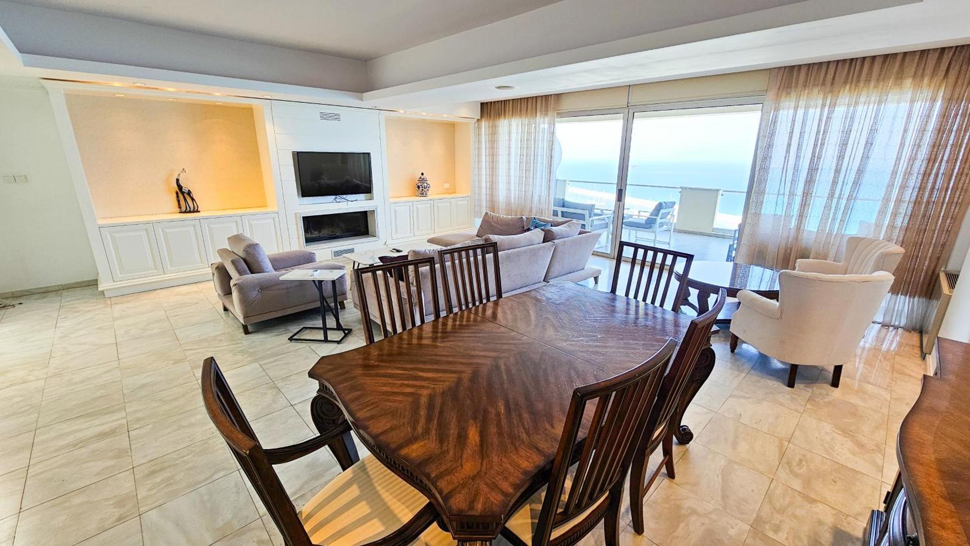 Beachfront Seaview Lux Penthouse ลาร์นาคา ภายนอก รูปภาพ