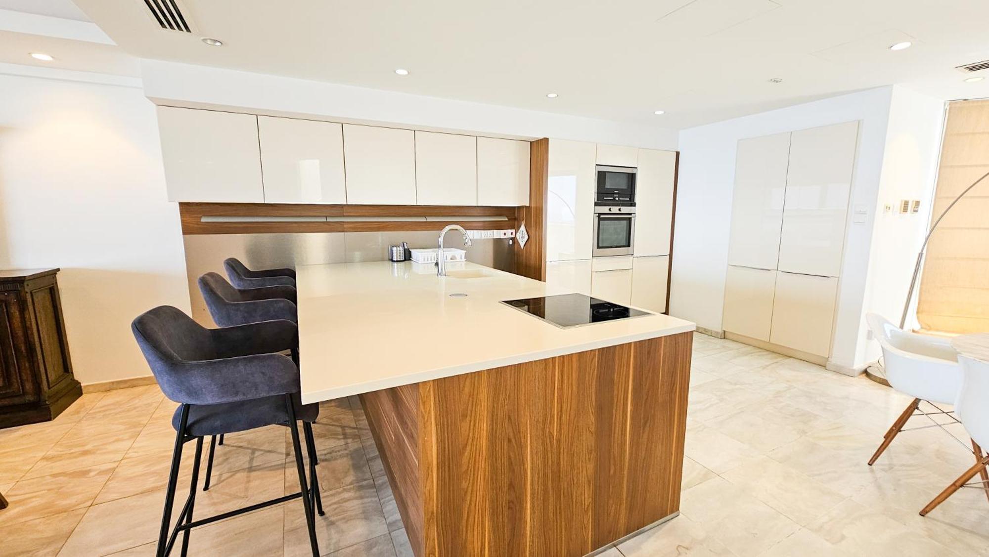 Beachfront Seaview Lux Penthouse ลาร์นาคา ภายนอก รูปภาพ