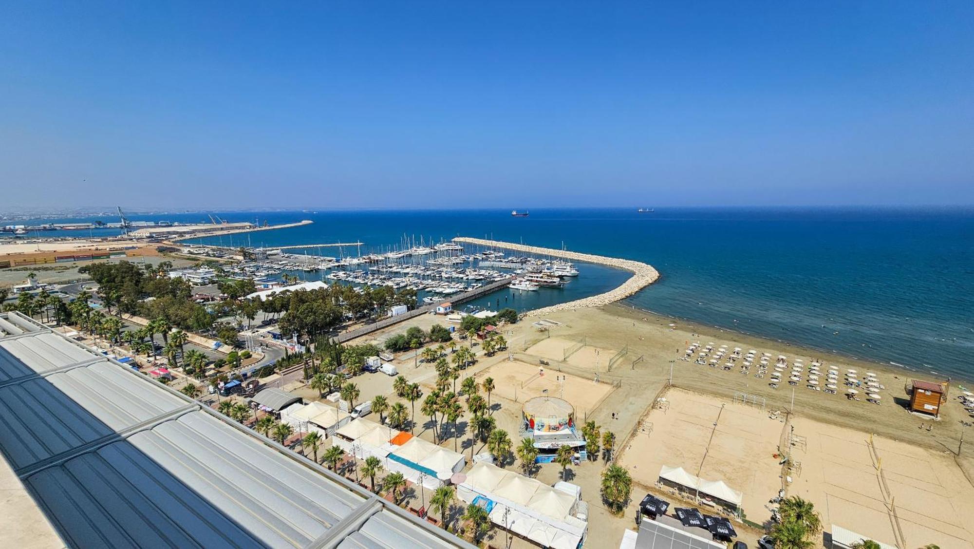 Beachfront Seaview Lux Penthouse ลาร์นาคา ภายนอก รูปภาพ