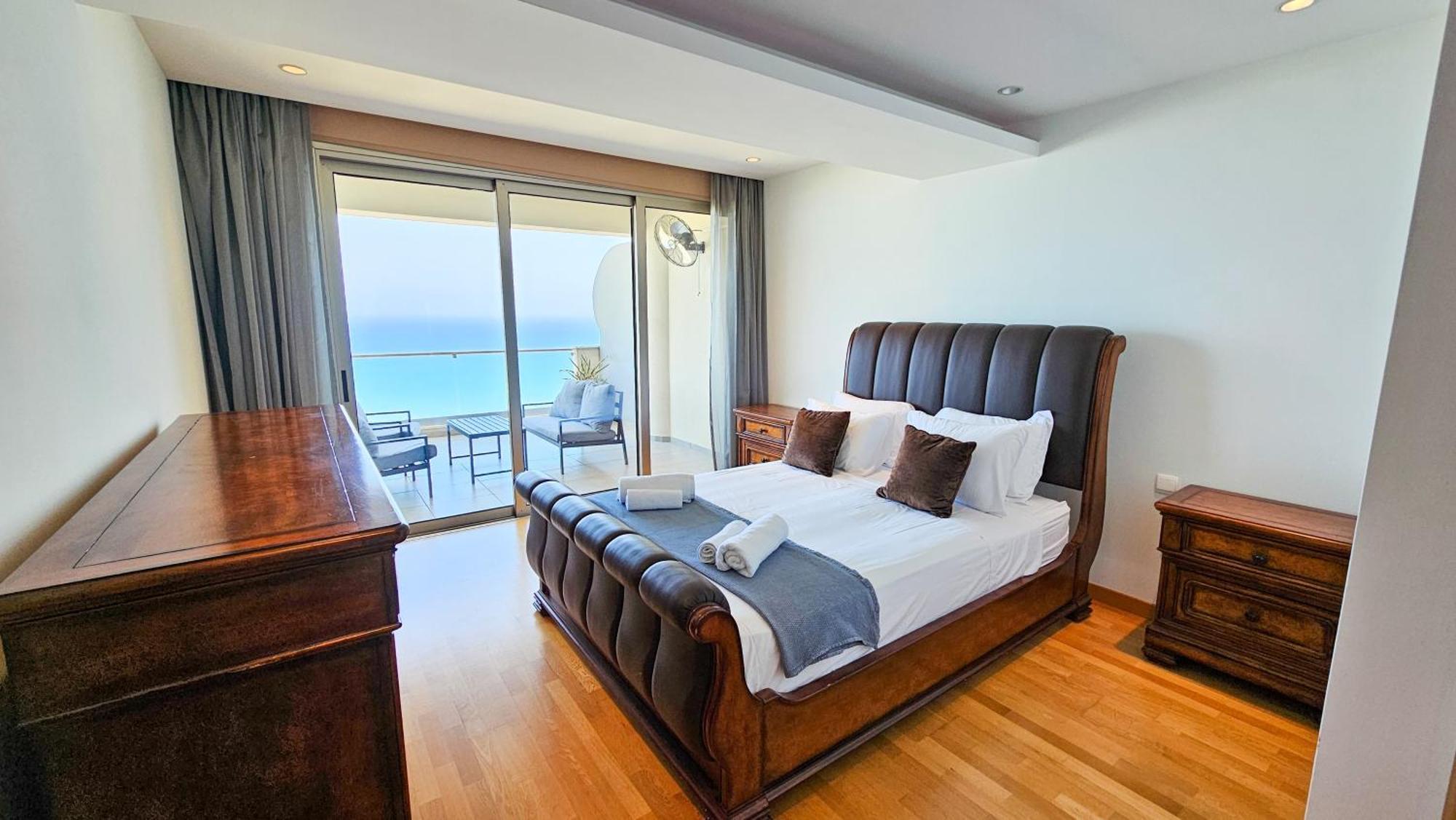 Beachfront Seaview Lux Penthouse ลาร์นาคา ภายนอก รูปภาพ
