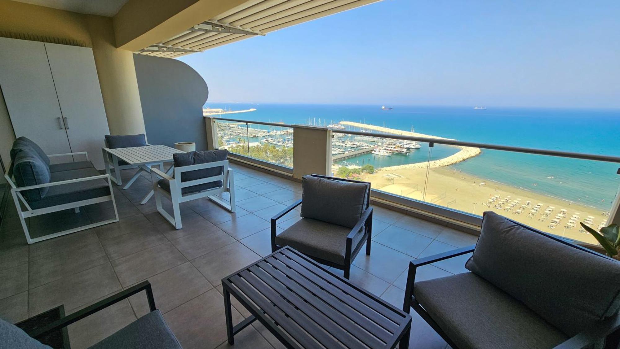 Beachfront Seaview Lux Penthouse ลาร์นาคา ภายนอก รูปภาพ