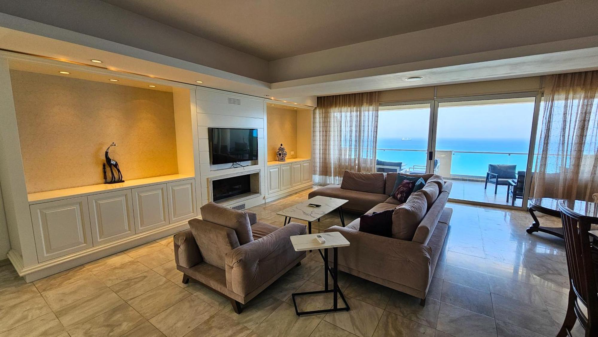 Beachfront Seaview Lux Penthouse ลาร์นาคา ภายนอก รูปภาพ